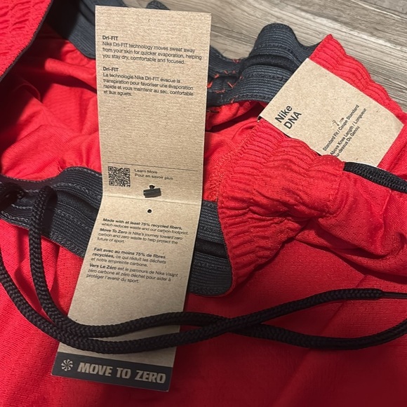 Nike DNA DRI-FIT 8" Basketball Shorts,moisture wick,zip pocket,drawstring waist - Picture 5 of 6